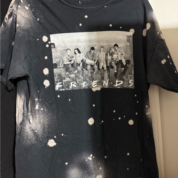 Bundle of 2 Friends Tee Shirts - Picture 4 of 6